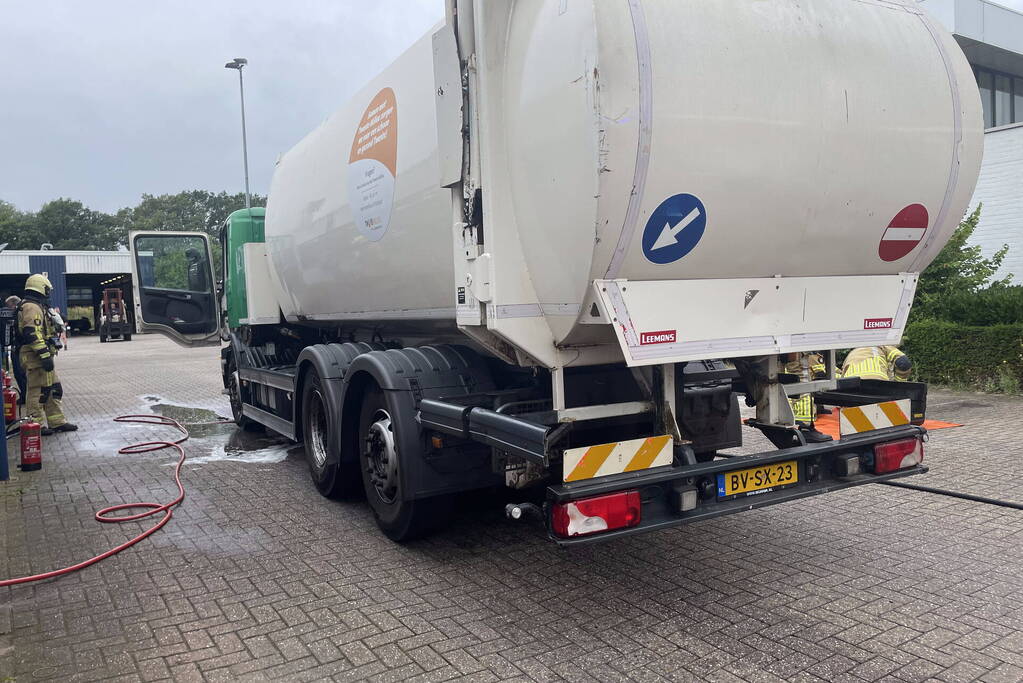 Vrachtwagen vat vlam