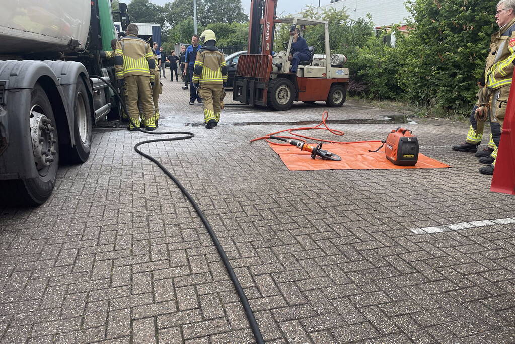 Vrachtwagen vat vlam