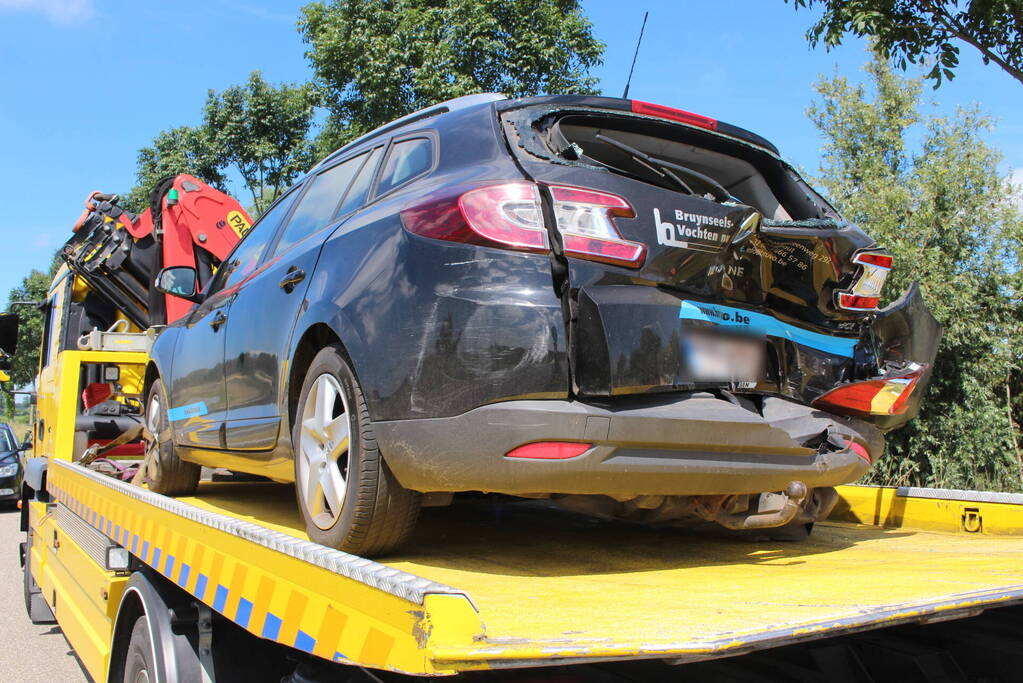 Een gewonde bij kop-staart ongeval