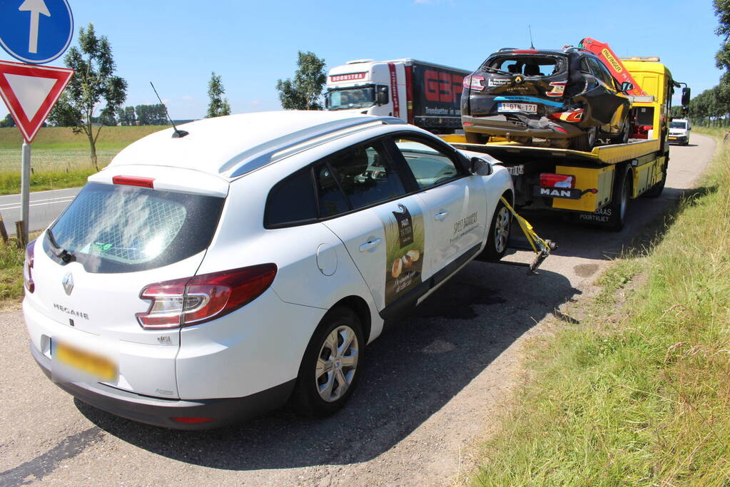 Een gewonde bij kop-staart ongeval