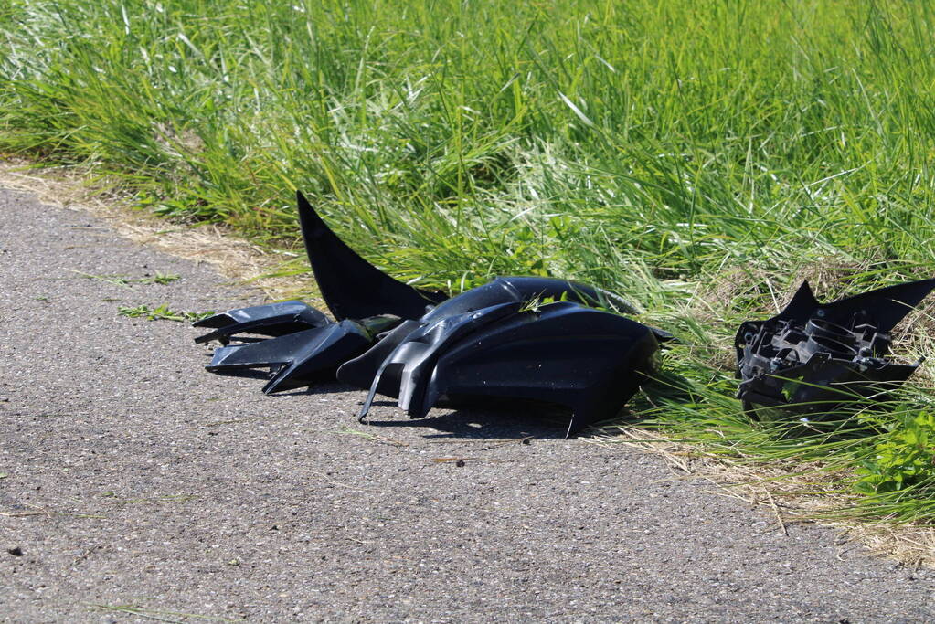 Brommerrijder onderuit bij aanrijding auto
