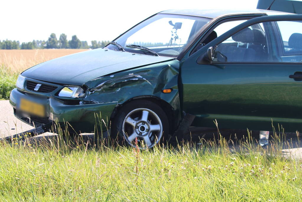 Brommerrijder onderuit bij aanrijding auto