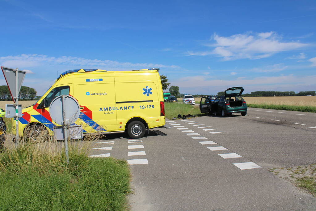 Brommerrijder onderuit bij aanrijding auto