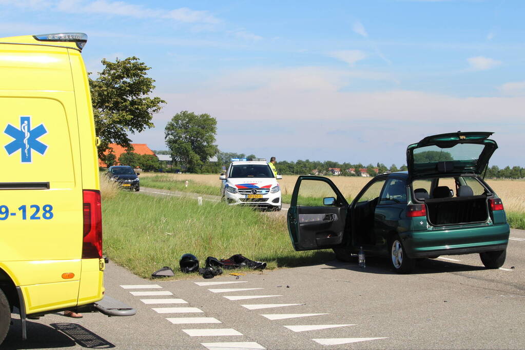 Brommerrijder onderuit bij aanrijding auto
