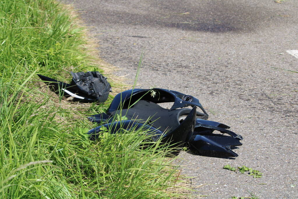 Brommerrijder onderuit bij aanrijding auto
