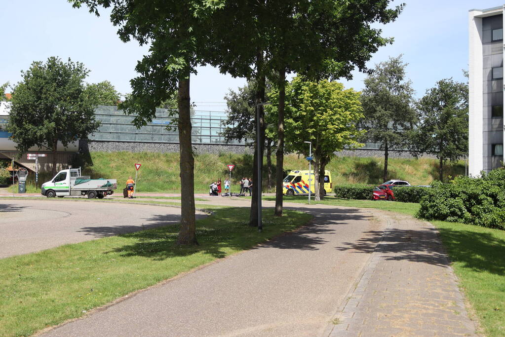 Fietser gewond bij botsing met scooterrijder