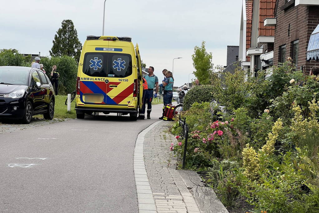 Traumahelikopter landt op voetbalveld