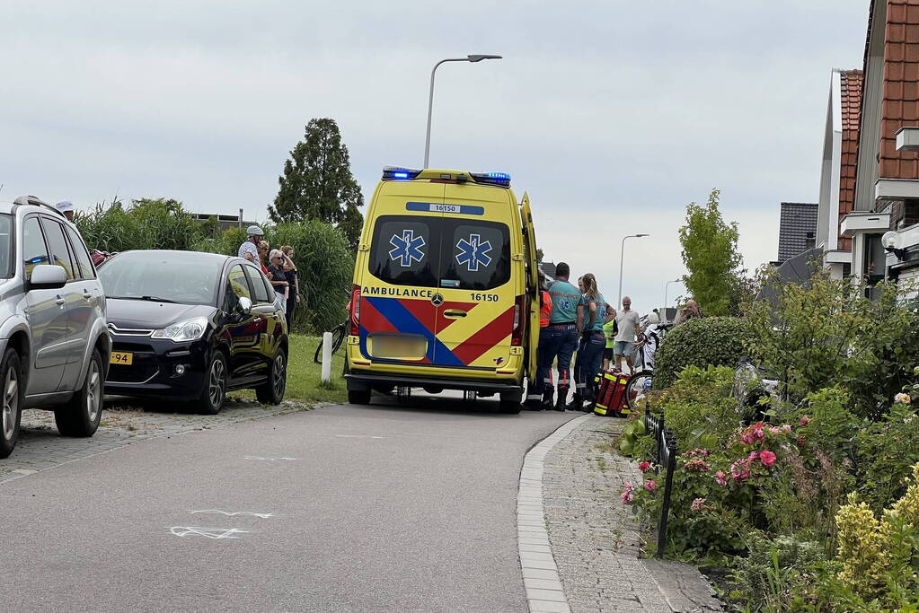 Traumahelikopter landt op voetbalveld