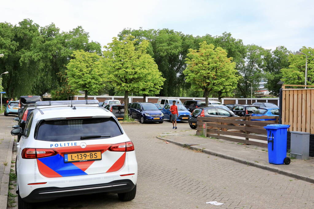 Geparkeerde auto in brand gestoken