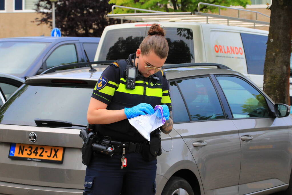 Geparkeerde auto in brand gestoken