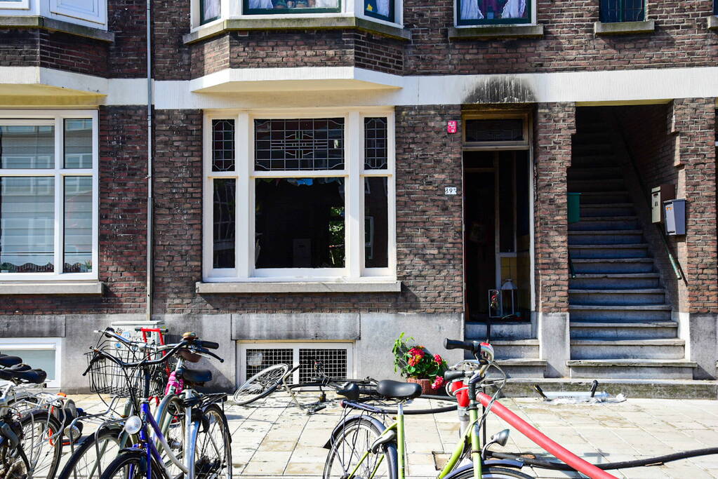 Veel rook bij uitslaande woningbrand