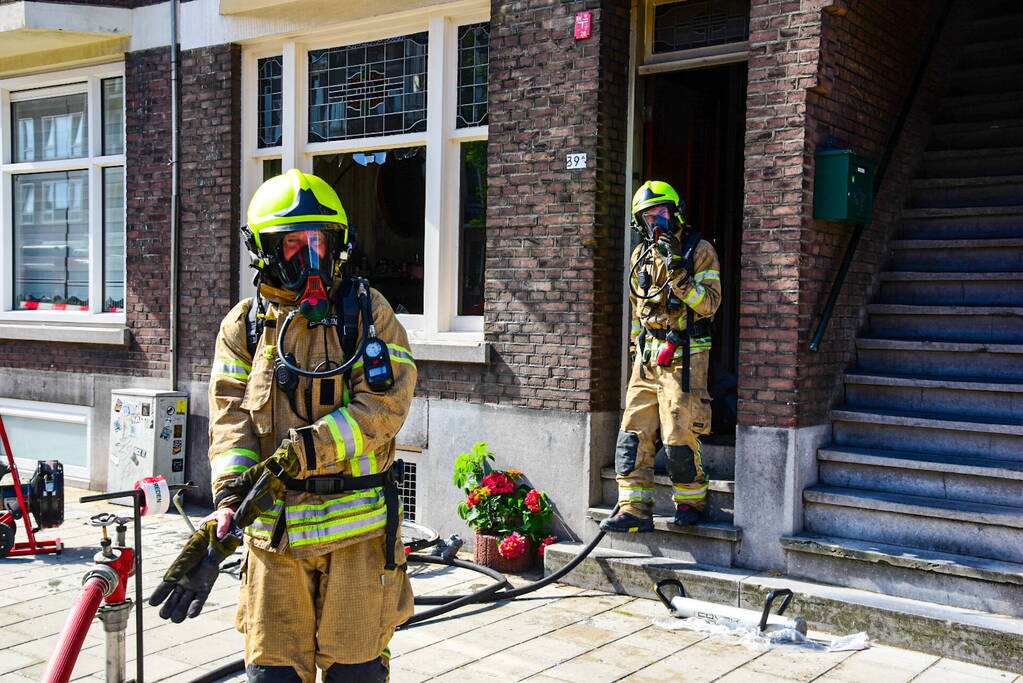 Veel rook bij uitslaande woningbrand