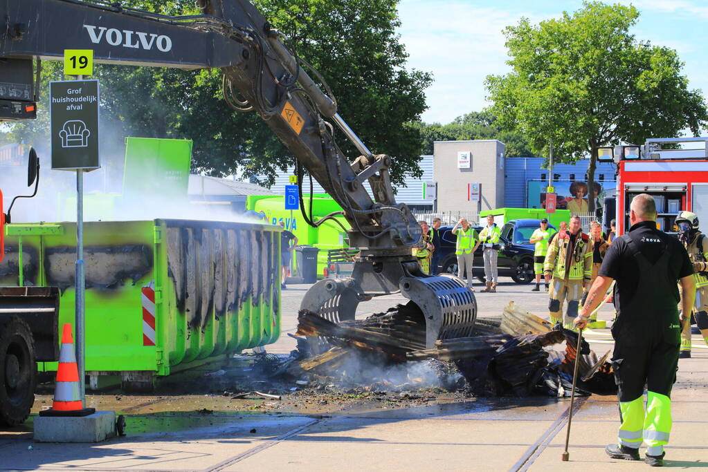 Brand in flinke container op afvalbrengstation Rova