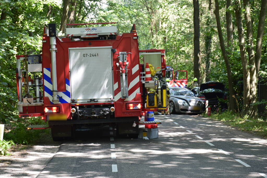 Flinke schade bij aanrijding tussen twee auto's