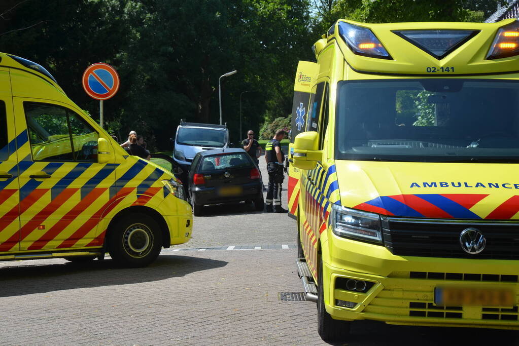 Persoon gewond bij aanrijding met auto