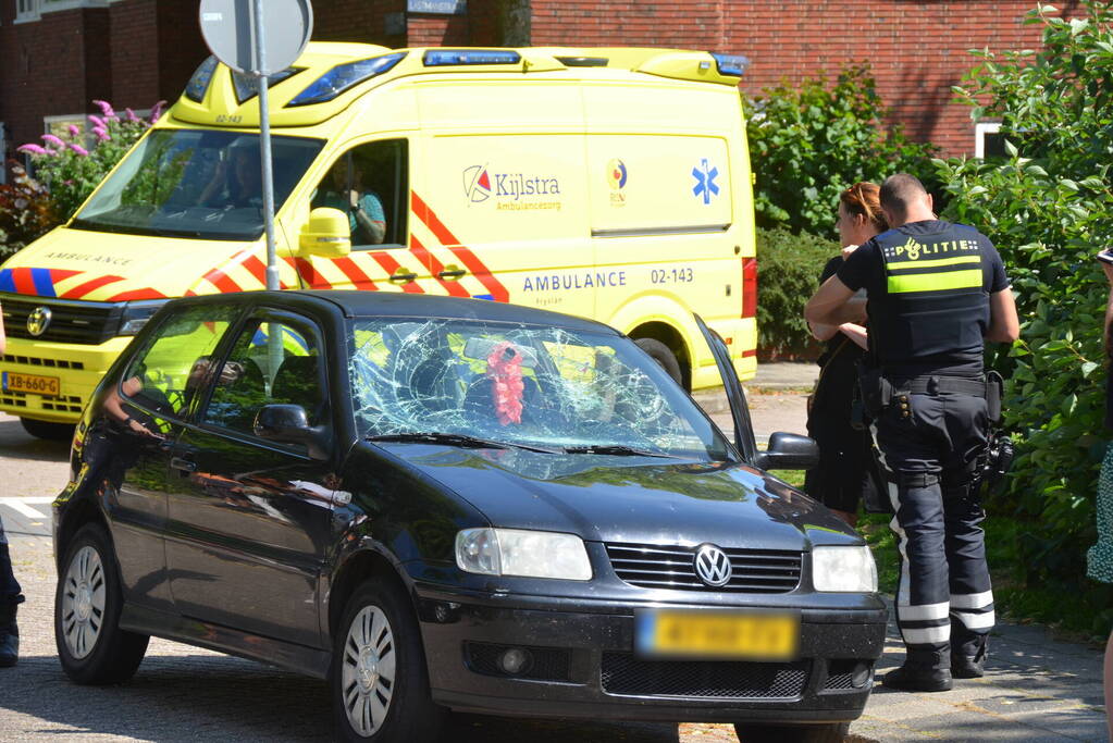 Persoon gewond bij aanrijding met auto