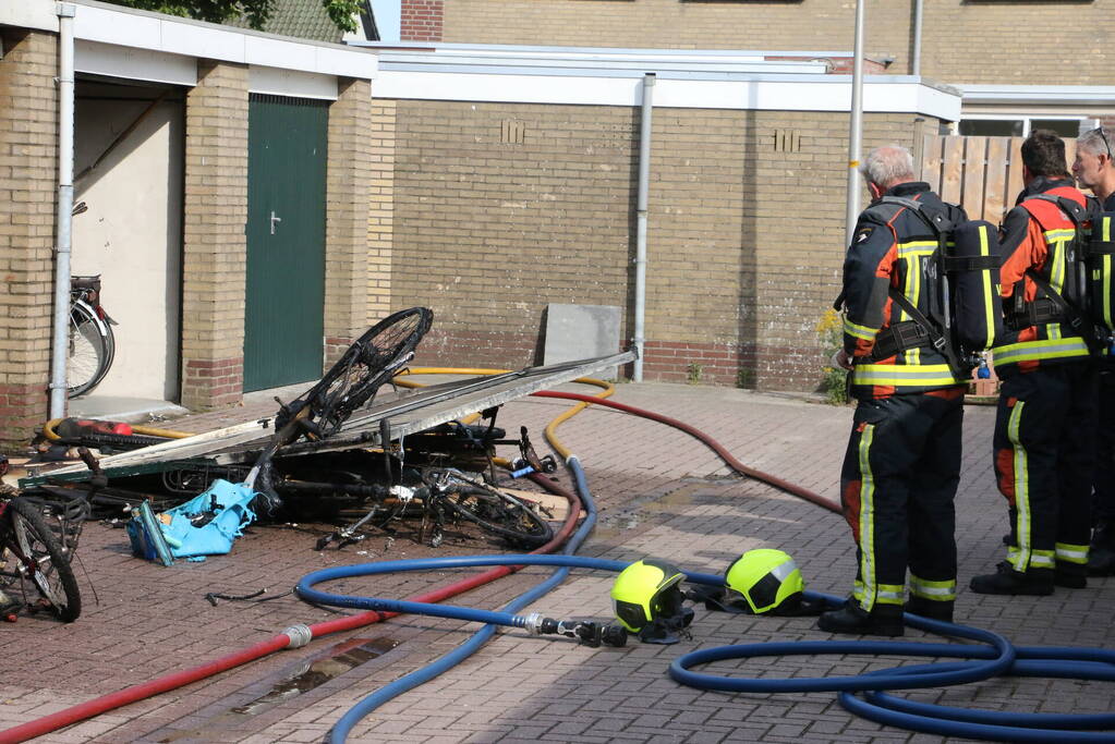 Uitslaande brand in garagebox