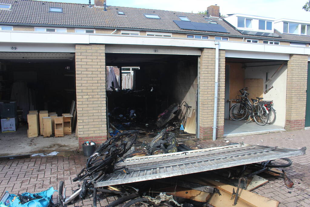 Uitslaande brand in garagebox