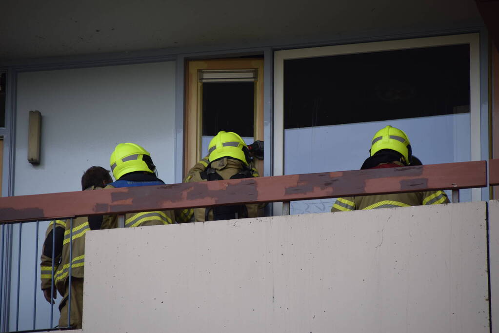Bewoner sluit zichzelf buiten met eten nog in oven