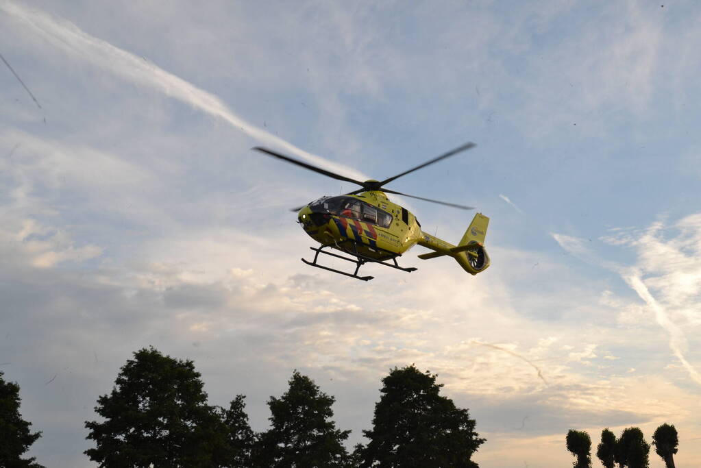 Traumahelikopter landt in woonwijk