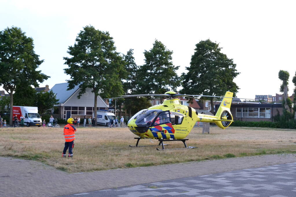 Traumahelikopter landt in woonwijk