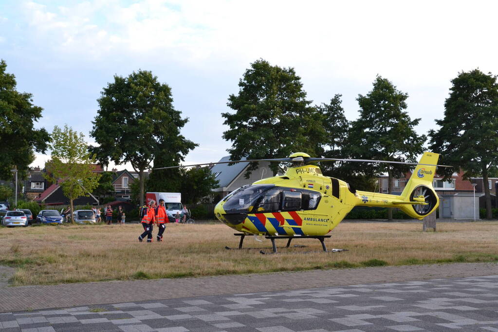 Traumahelikopter landt in woonwijk