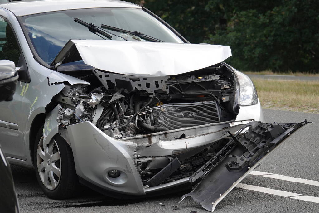 Zwangere vrouwen naar ziekenhuis na kop-staart botsing