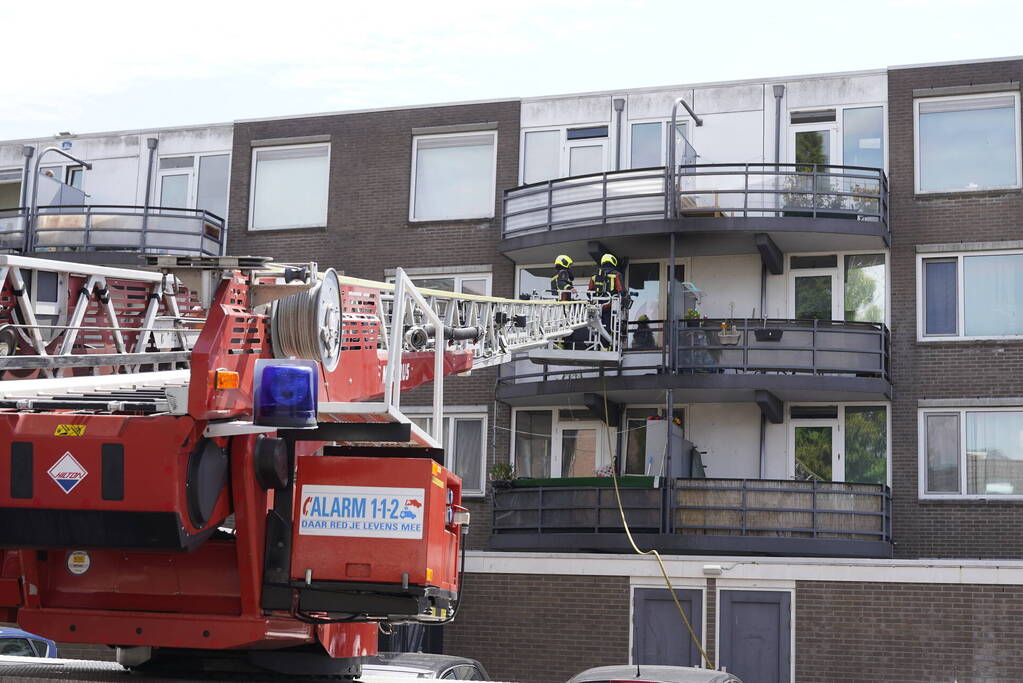 Flinke brand op balkon van appartement