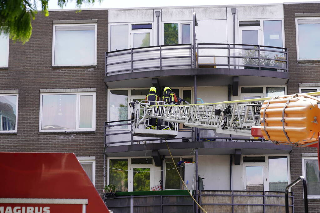 Flinke brand op balkon van appartement