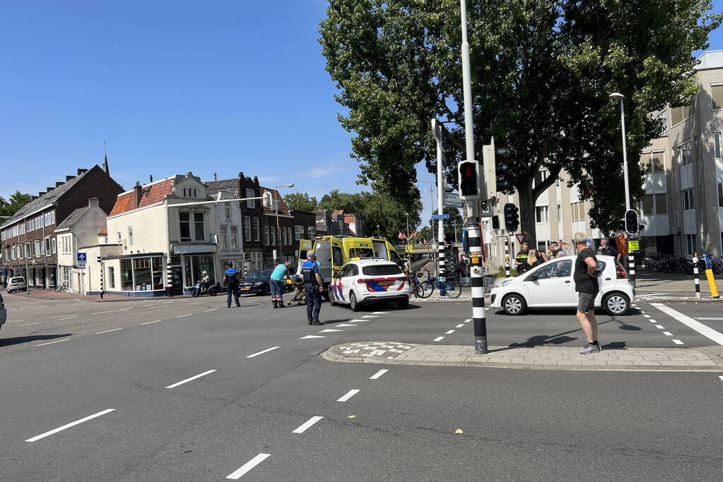 Fietser gewond bij aanrijding op kruising