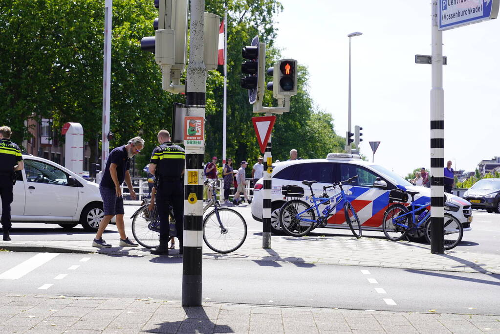 Fietser gewond bij aanrijding op kruising