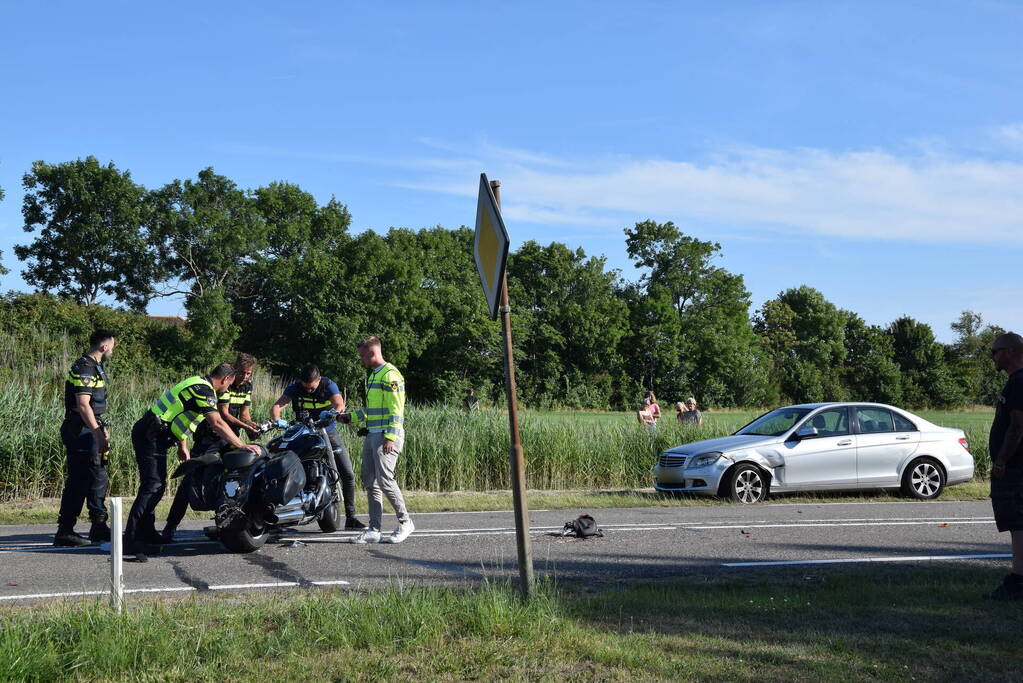 Motorrijder gewond bij ongeval met twee auto's