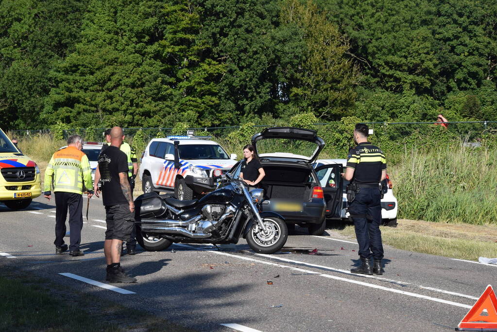 Motorrijder gewond bij ongeval met twee auto's