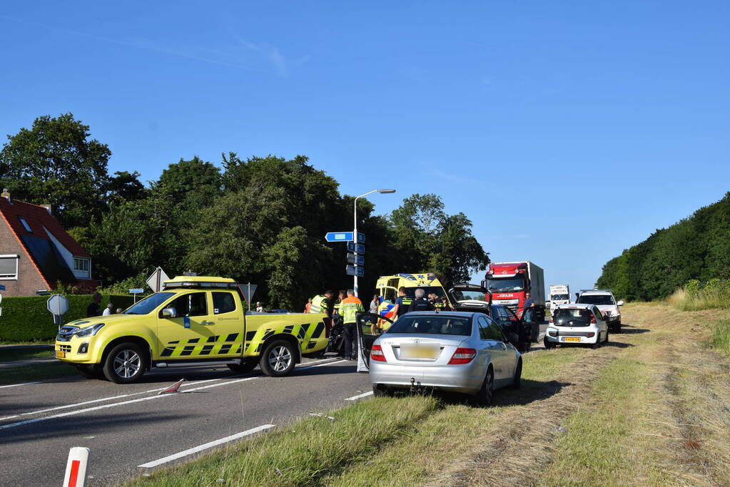 Motorrijder gewond bij ongeval met twee auto's