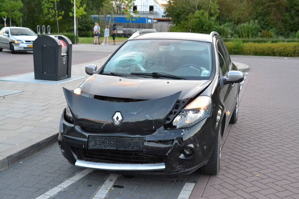 Schade na ongeval op kruising