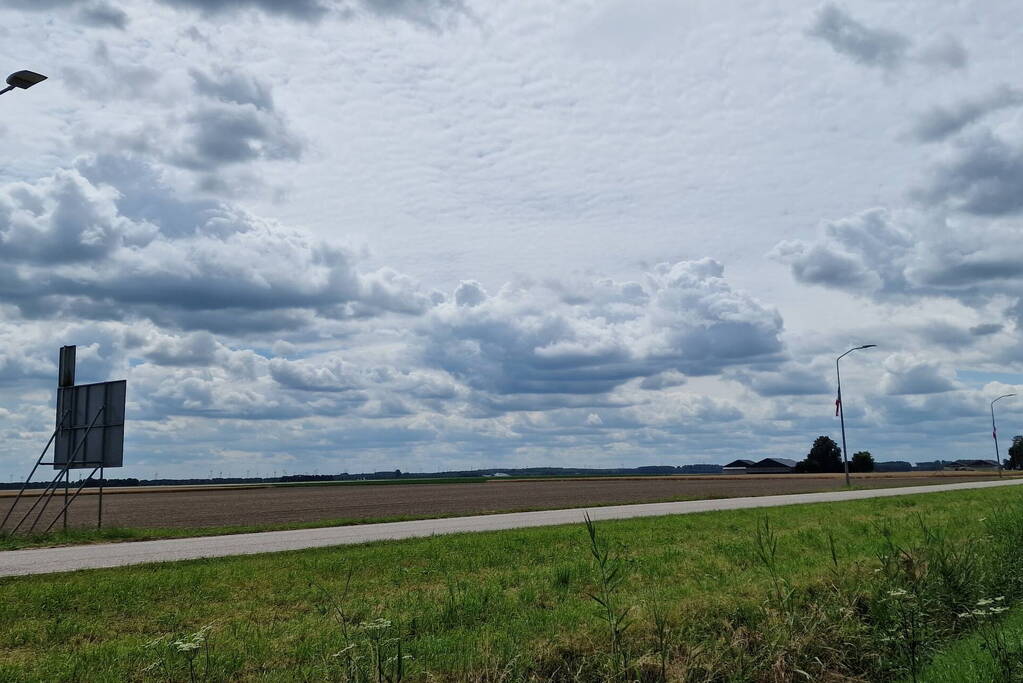 Omgekeerde vlaggen demonstratie Lelystad airport