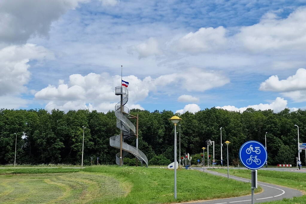 Omgekeerde vlaggen demonstratie Lelystad airport