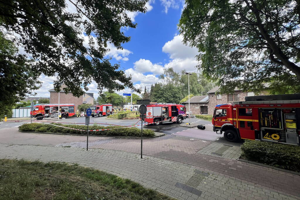 Aanhanger van vrachtwagen gekanteld