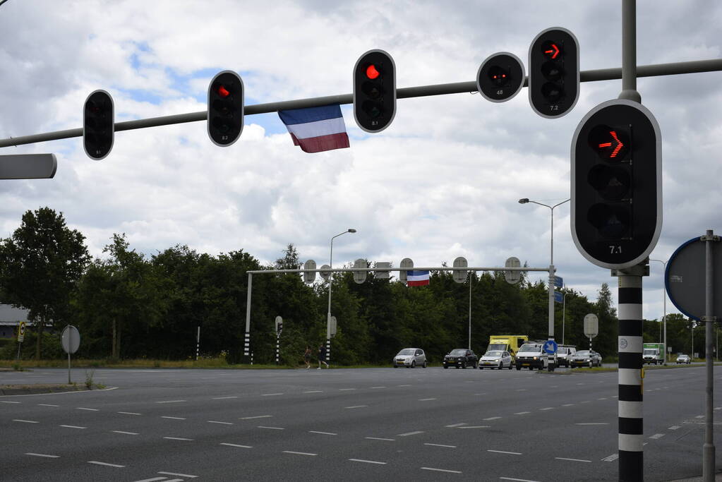 Omgekeerde vlaggen opgehangen door actievoerders