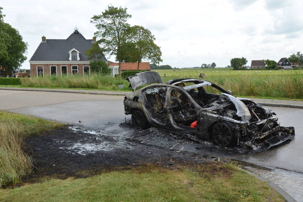 BMW volledig uitgebrand