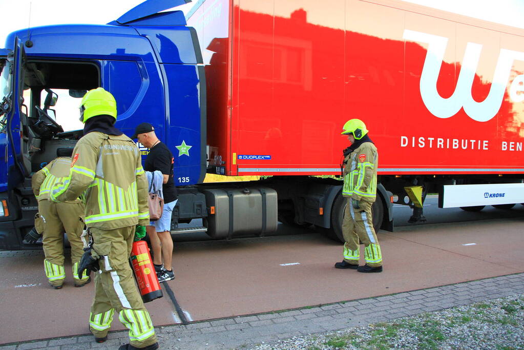 Vrachtwagen in botsing voor tunnel
