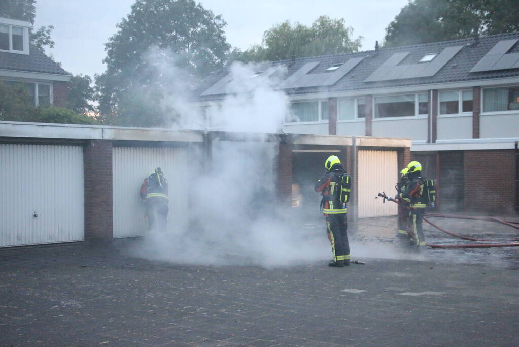 Flinke brand in meerdere garageboxen