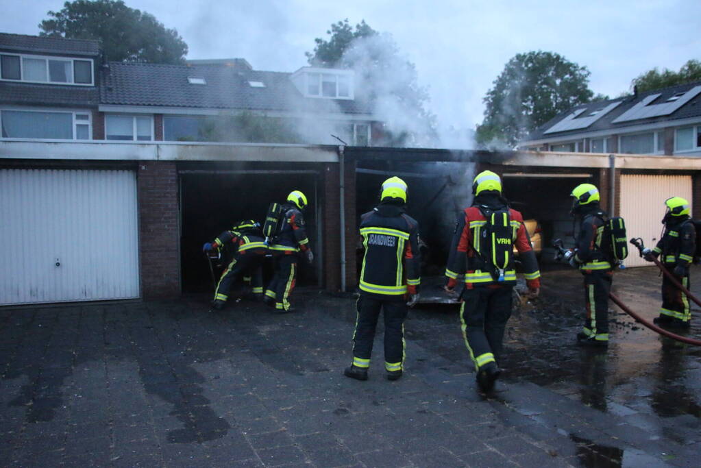 Flinke brand in meerdere garageboxen
