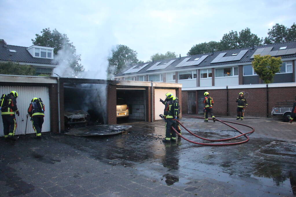Flinke brand in meerdere garageboxen