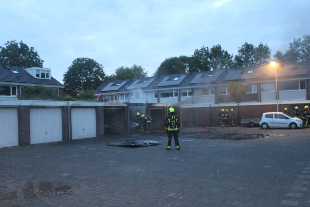 Flinke brand in meerdere garageboxen