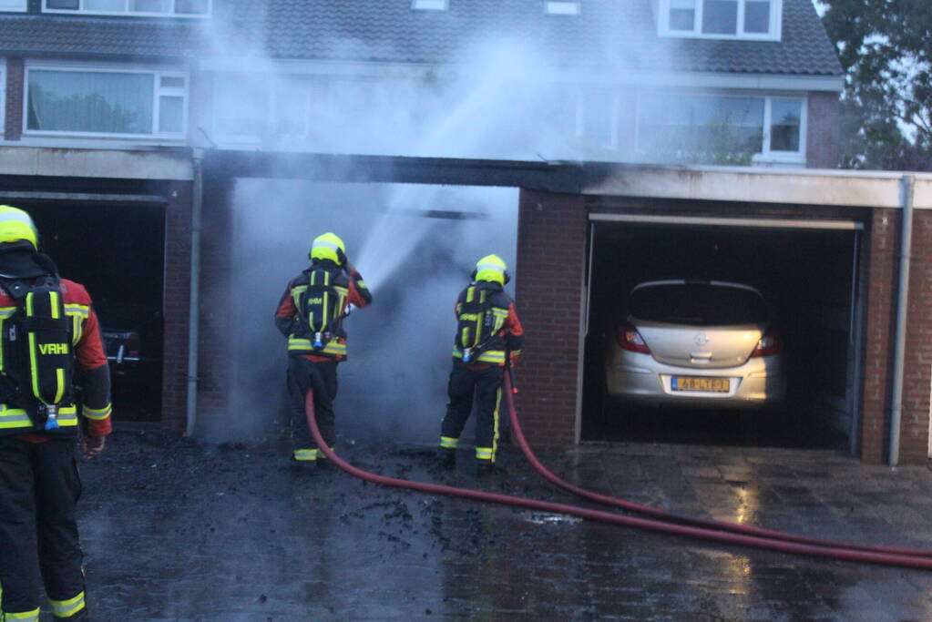 Flinke brand in meerdere garageboxen