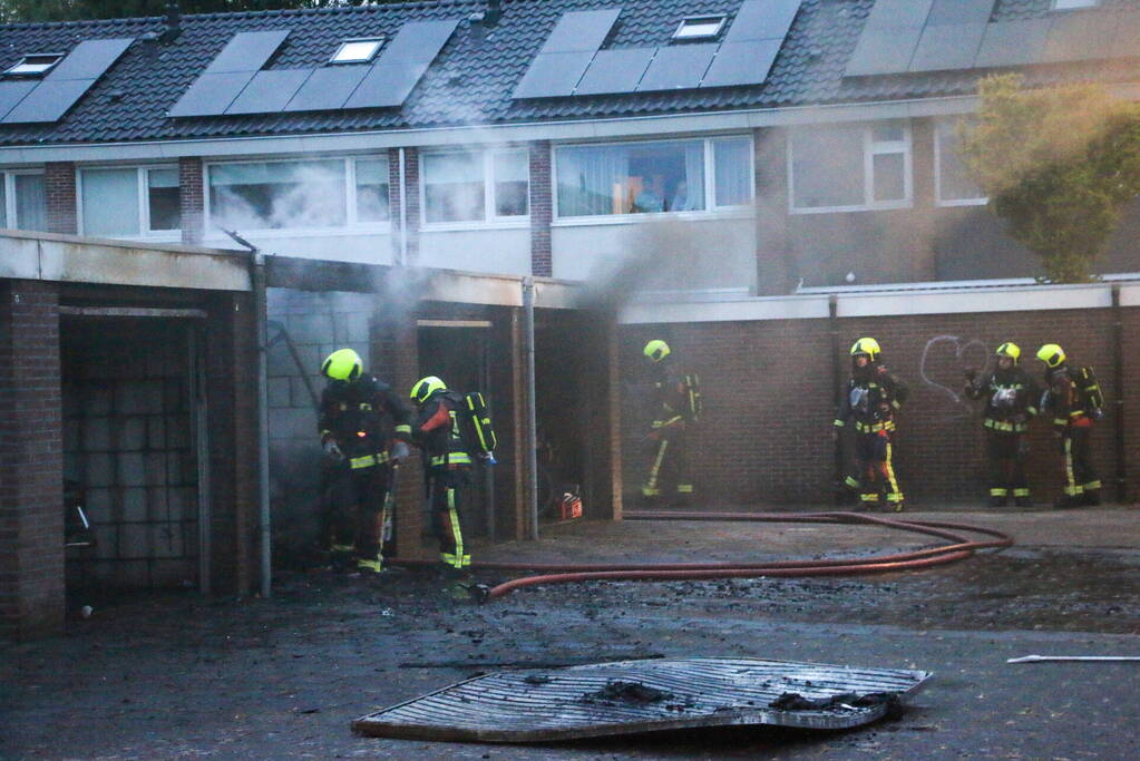 Flinke brand in meerdere garageboxen