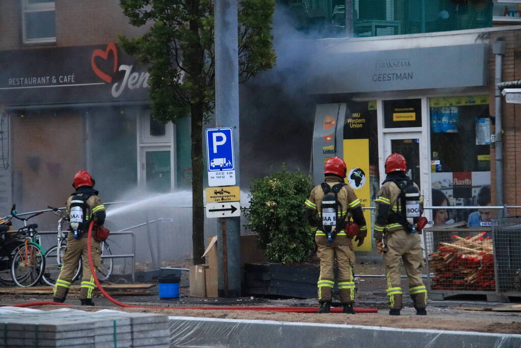 Enorme schade en brand na plofkraak