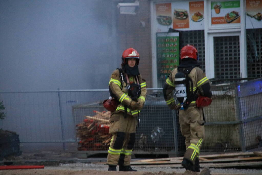 Enorme schade en brand na plofkraak