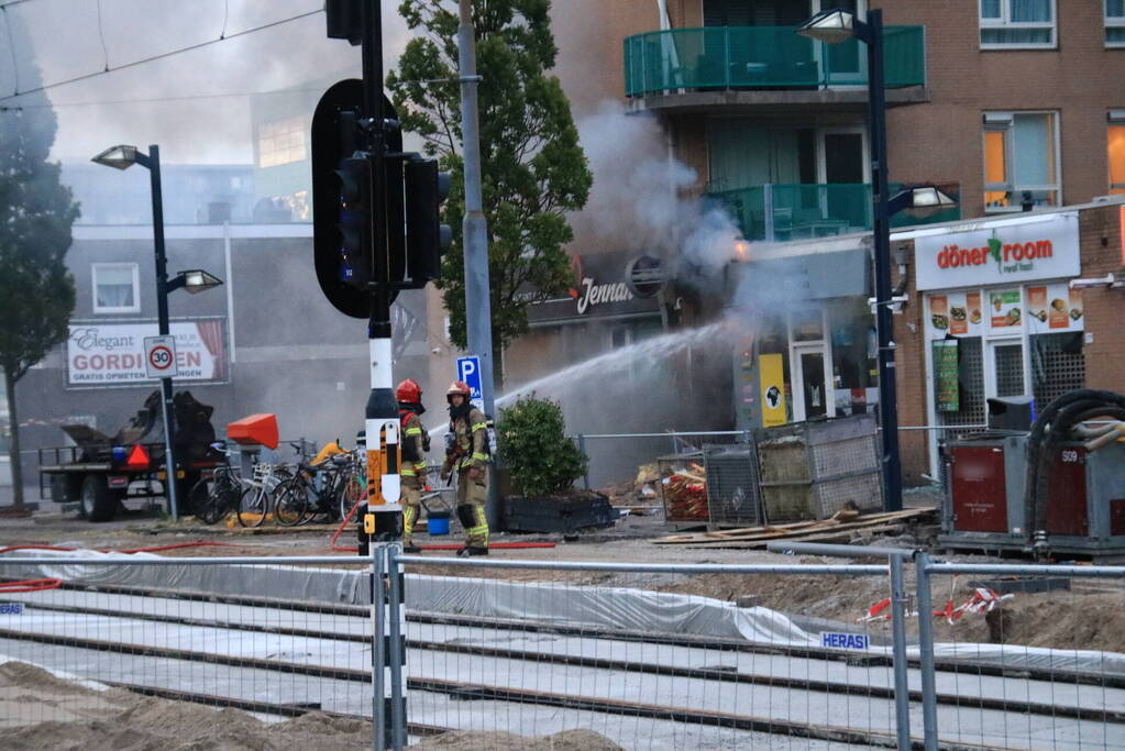 Enorme schade en brand na plofkraak